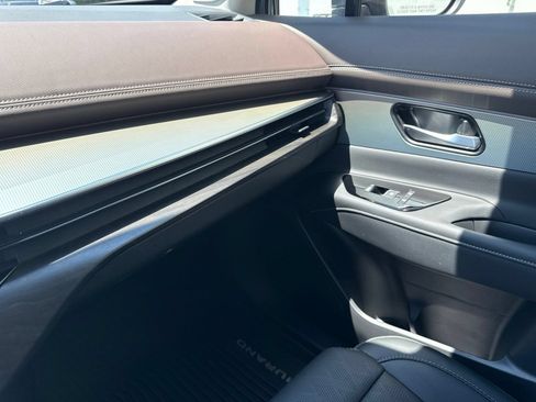 Used 2025 Nissan Murano Platinum w/ Cargo Package AWD/4WD image 29