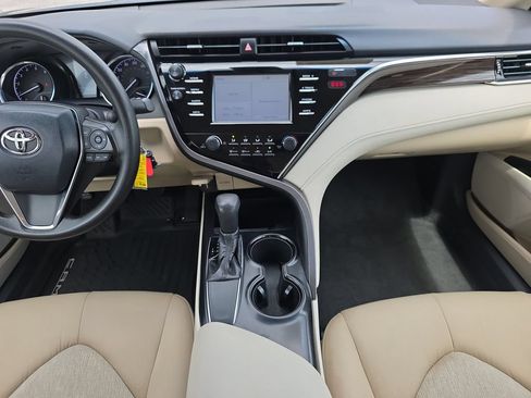 Used 2018 Toyota Camry LE FWD image 15
