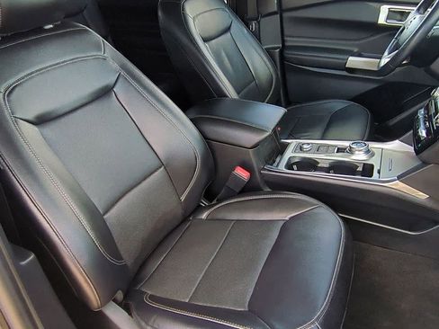 Used 2022 Ford Explorer Limited w/ Equipment Group 301A image 22