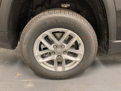 New 2026 Jeep Grand Cherokee L Laredo AWD/4WD image 33