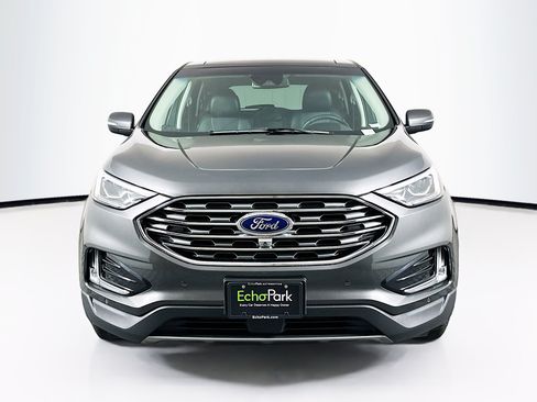 Used 2019 Ford Edge Titanium w/ Equipment Group 301A FWD image 2
