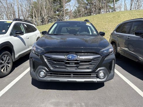Used 2025 Subaru Outback Premium image 2