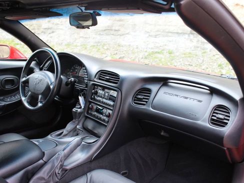 Used 1998 Chevrolet Corvette Convertible w/ Performance Handling Pkg image 21