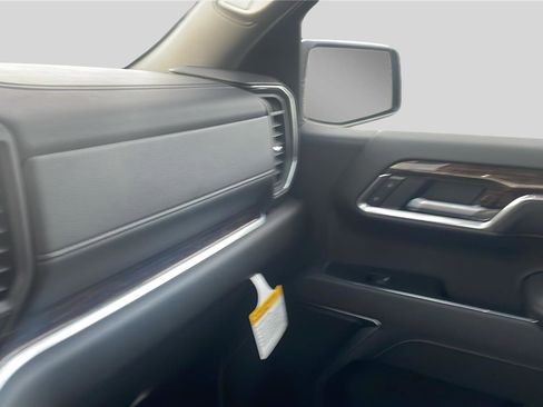 New 2026 GMC Sierra 1500 SLE image 10