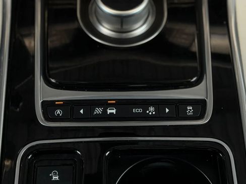 Used 2016 Jaguar XF Prestige image 34