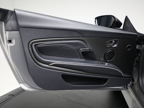 Used 2023 Aston Martin DBS Coupe image 18