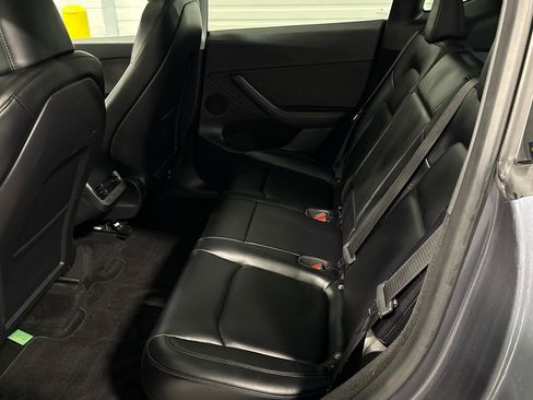 Used 2023 Tesla Model Y Performance image 8