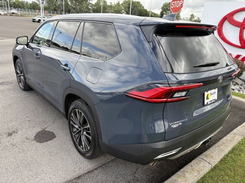 Used 2024 Toyota Grand Highlander AWD Hybrid image 5