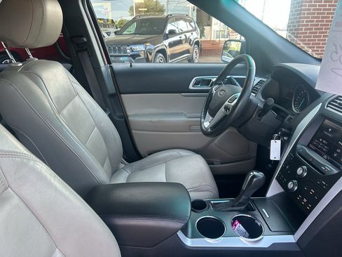 Used 2013 Ford Explorer XLT FWD image 13