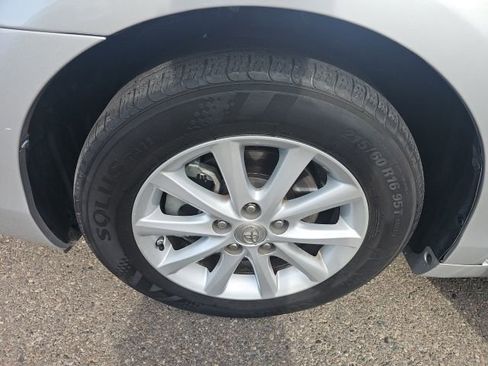 Used 2011 Toyota Camry XLE w/ XLE Extra-Value Pkg #2 FWD image 16