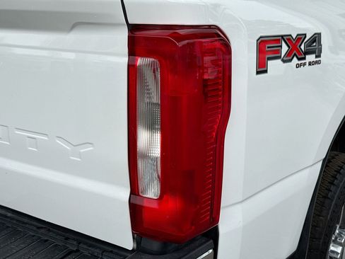 Used 2024 Ford F250 XLT image 32