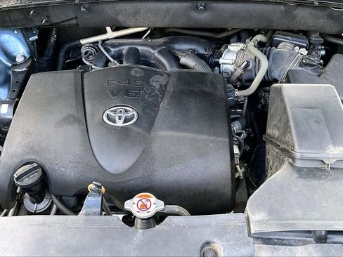 Used 2017 Toyota Highlander Limited image 36