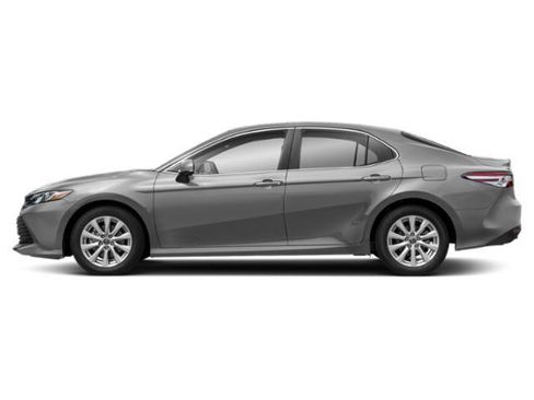 Used 2019 Toyota Camry LE image 3