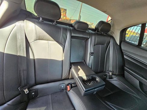 Used 2017 Alfa Romeo Giulia image 19
