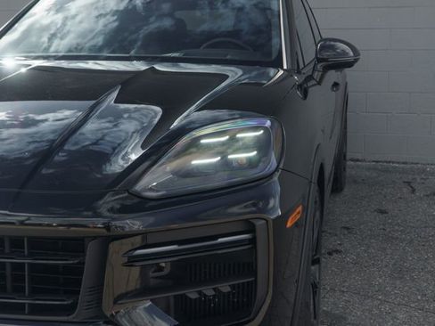 Certified 2024 Porsche Cayenne Turbo GT AWD/4WD image 11