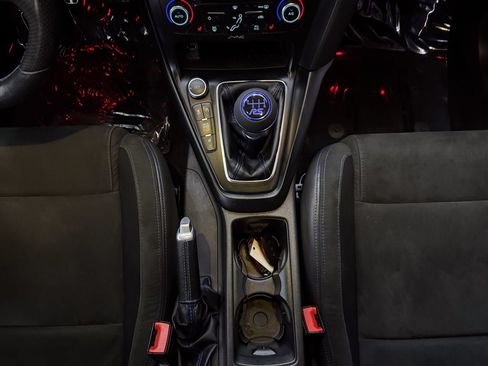 Used 2017 Ford Focus RS AWD/4WD image 22