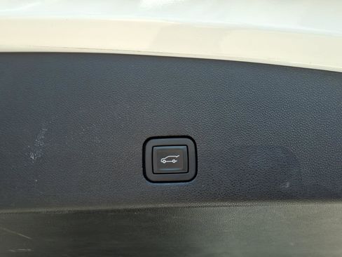 Certified 2024 Cadillac XT6 Sport w/ Platinum Package AWD/4WD image 17