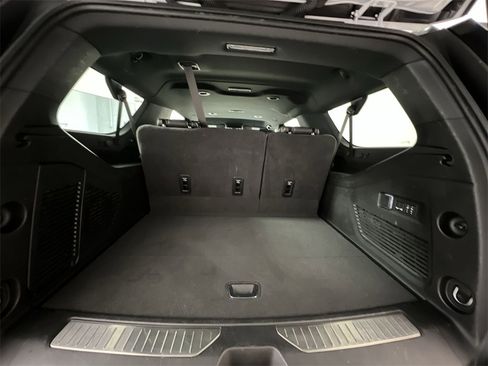 Used 2024 Chevrolet Suburban Premier image 20