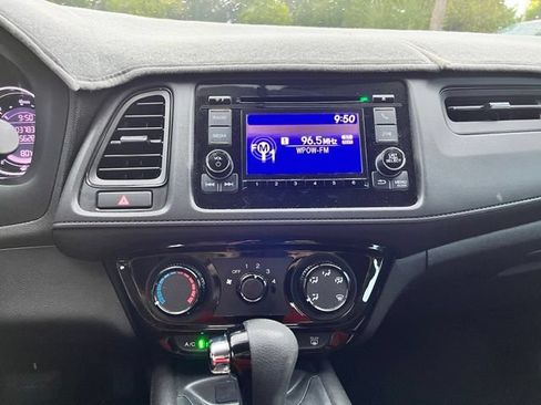 Used 2021 Honda HR-V LX image 10