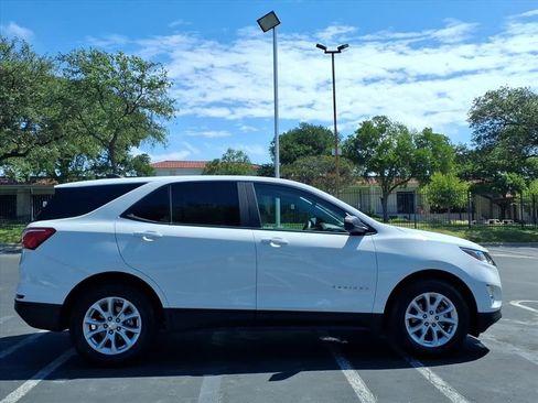 Used 2021 Chevrolet Equinox LS w/ LS Convenience Package FWD image 3