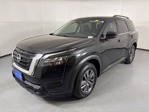 Used 2025 Nissan Pathfinder SV FWD image 5