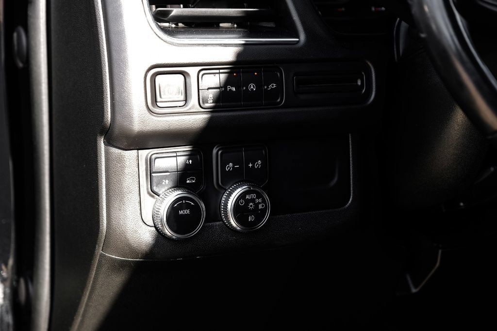 Used 2022 GMC Yukon XL SLT AWD/4WD image 29