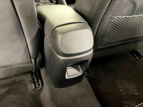 Used 2024 Hyundai Elantra Limited FWD image 10