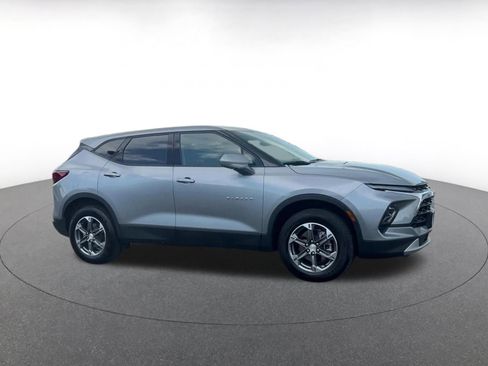 Used 2025 Chevrolet Blazer LT FWD image 2