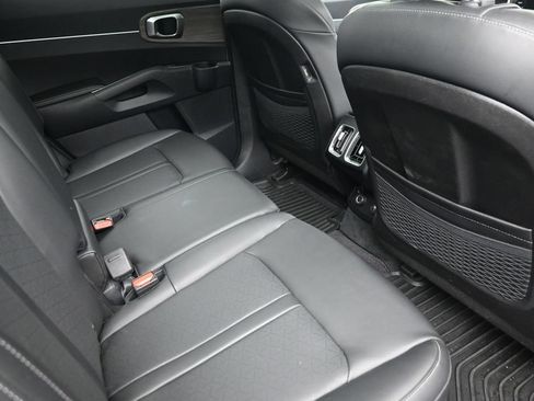 Used 2023 Kia Sorento S w/ Panoramic Sunroof Package AWD/4WD image 10