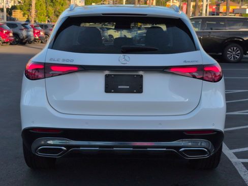 Used 2024 Mercedes-Benz GLC 300 4MATIC image 9