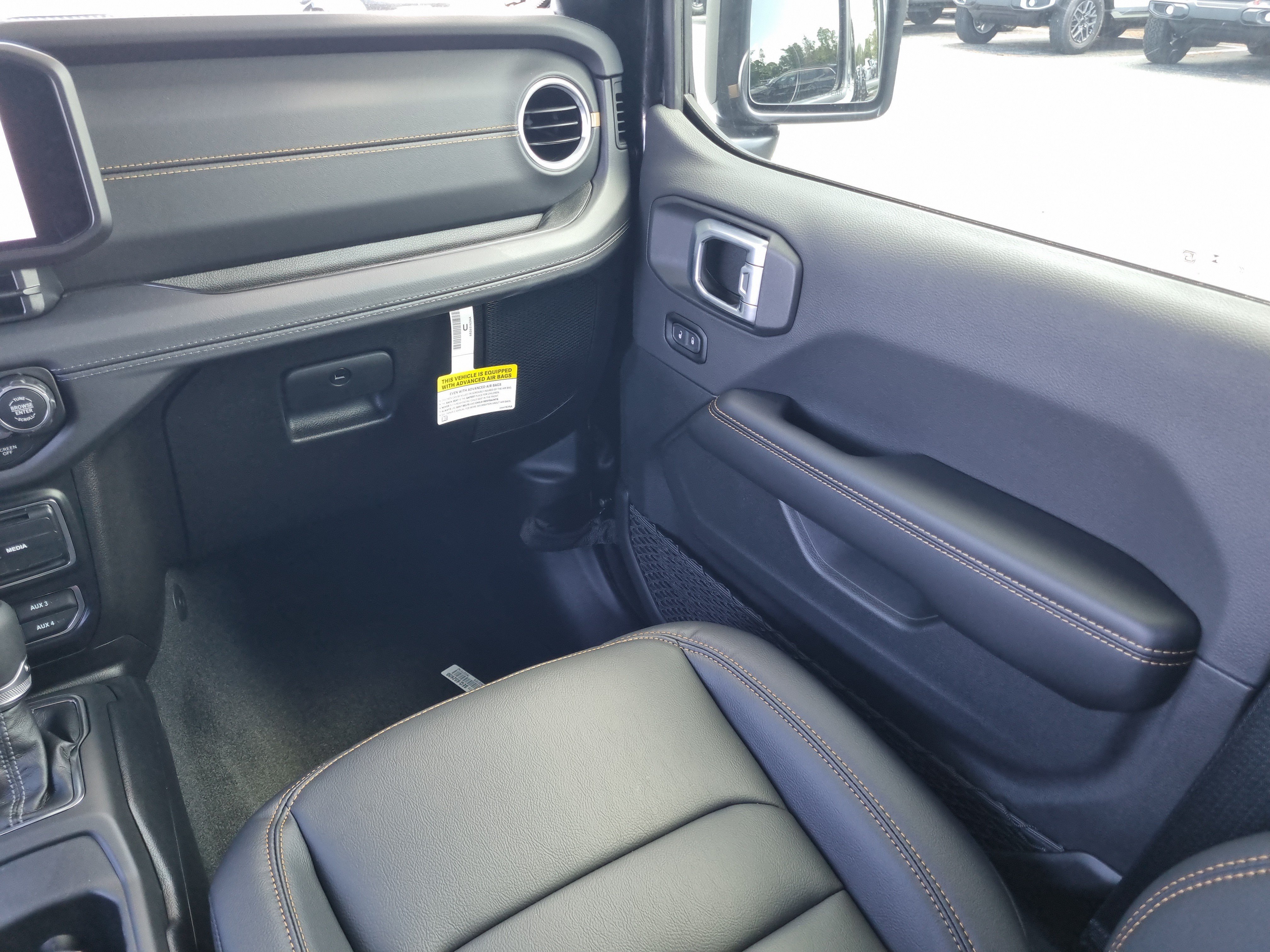 New 2026 Jeep Wrangler Unlimited Sahara AWD/4WD image 15
