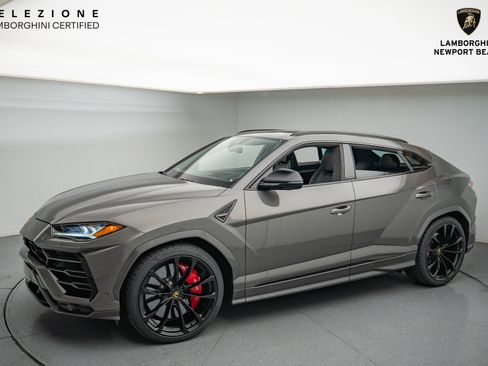 Used 2022 Lamborghini Urus image 12