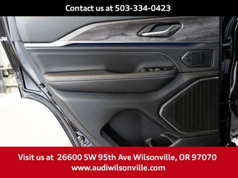 Used 2023 Jeep Grand Cherokee Overland AWD/4WD image 28