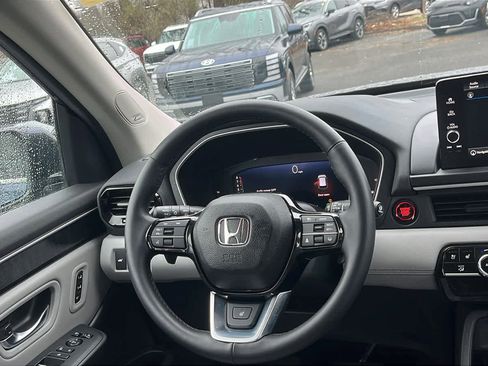 Used 2025 Honda Pilot Elite image 21