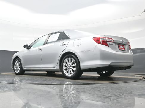 Used 2014 Toyota Camry XLE image 27