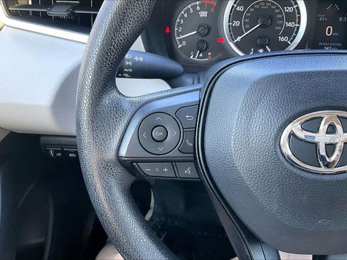 Used 2022 Toyota Corolla LE FWD image 23