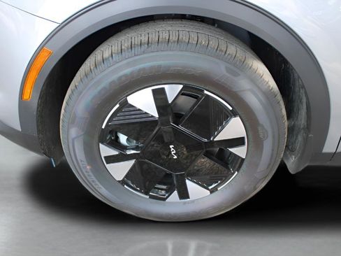 New 2026 Kia Sportage LX image 8