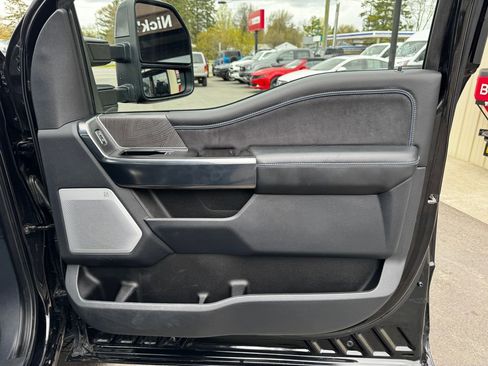 Used 2025 Ford F350 Platinum w/ FX4 Off-Road Package AWD/4WD image 31