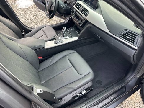 Used 2018 BMW 320i xDrive Sedan AWD/4WD image 16