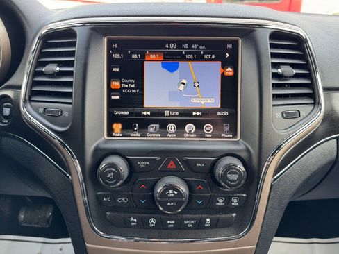 Used 2017 Jeep Grand Cherokee Limited w/ Luxury Group II image 23