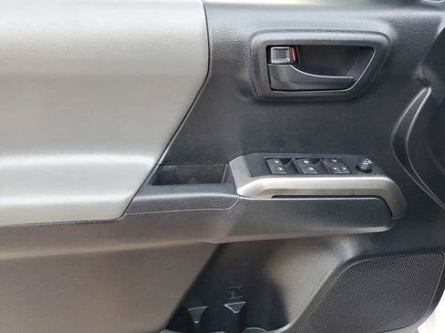 Used 2019 Toyota Tacoma TRD Sport image 16