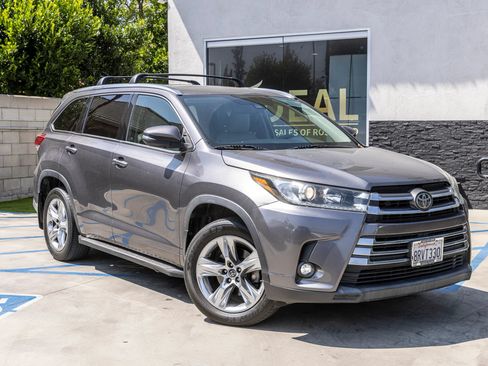 Used 2019 Toyota Highlander Limited AWD/4WD image 2