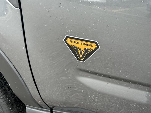 Used 2024 Ford Bronco Sport Badlands image 9