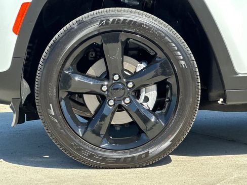 Used 2025 Jeep Grand Cherokee Altitude AWD/4WD image 25