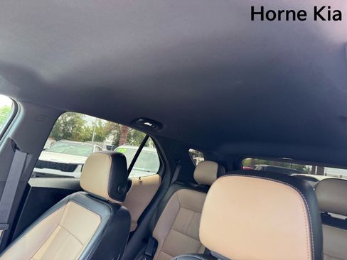 Used 2023 Chevrolet Equinox Premier FWD image 24