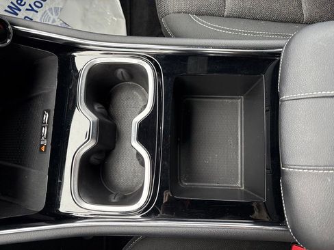 Used 2025 Chevrolet Traverse LT AWD/4WD image 40