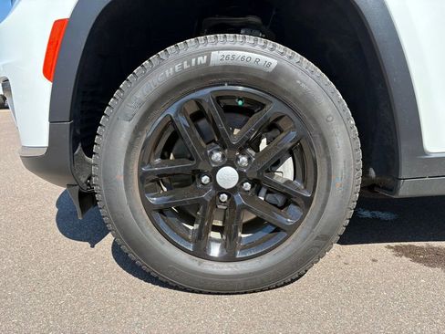 Certified 2023 Jeep Grand Cherokee L Laredo AWD/4WD image 11