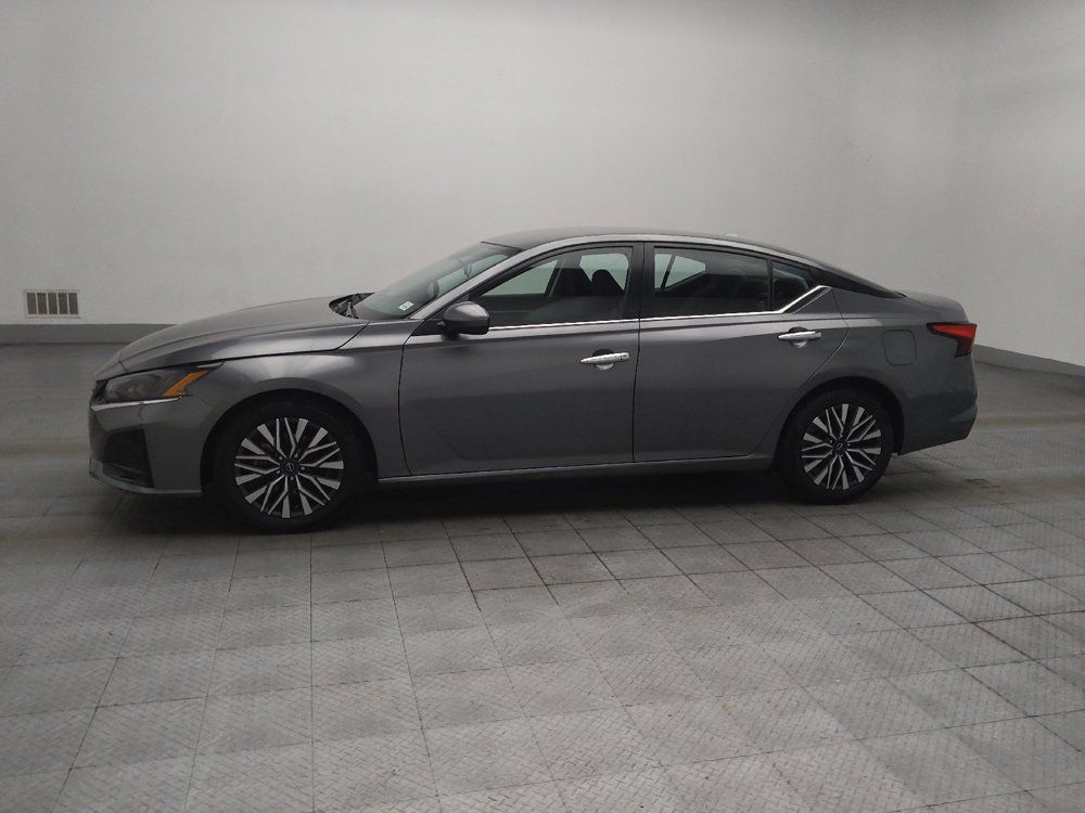 Used 2023 Nissan Altima 2.5 SV FWD image 2