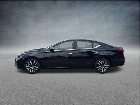 Used 2025 Nissan Altima 2.5 SV FWD image 6