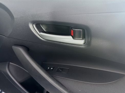 Used 2020 Toyota Corolla LE image 30